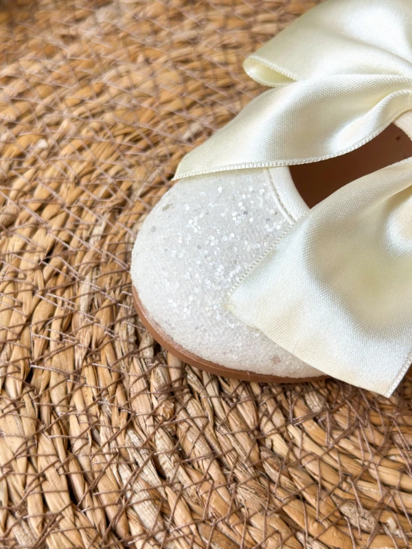 Saten Fiyonklu Beyaz Taşlı Simli Kız Çocuk Bebek Babet  - BEYAZ