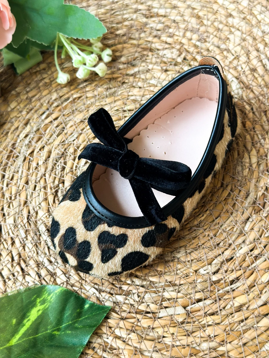 Kadife Fiyonklu Leopar Desenli Kız Çocuk Bebek Babet Ayakkabı - KAHVERENGİ