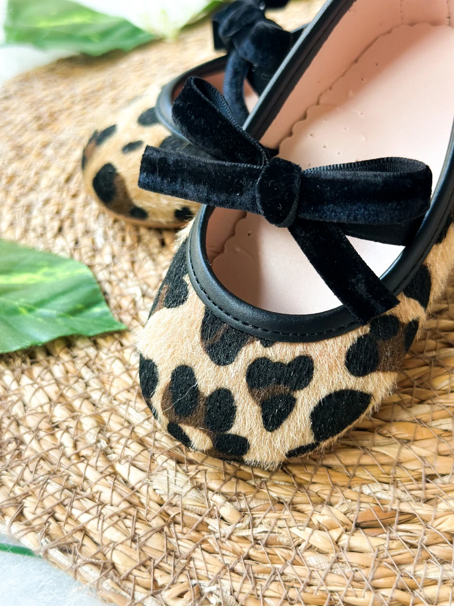 Kadife Fiyonklu Leopar Desenli Kız Çocuk Bebek Babet Ayakkabı - KAHVERENGİ