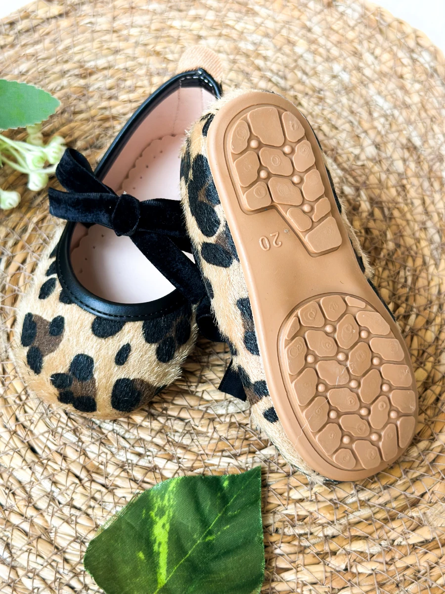 Kadife Fiyonklu Leopar Desenli Kız Çocuk Bebek Babet Ayakkabı - KAHVERENGİ